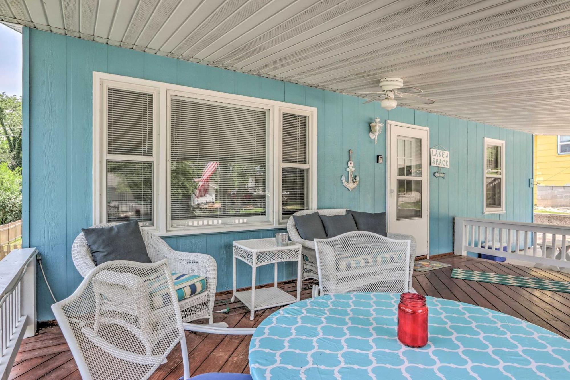 Cheerful Camdenton Cottage Steps To Lake! Exterior photo
