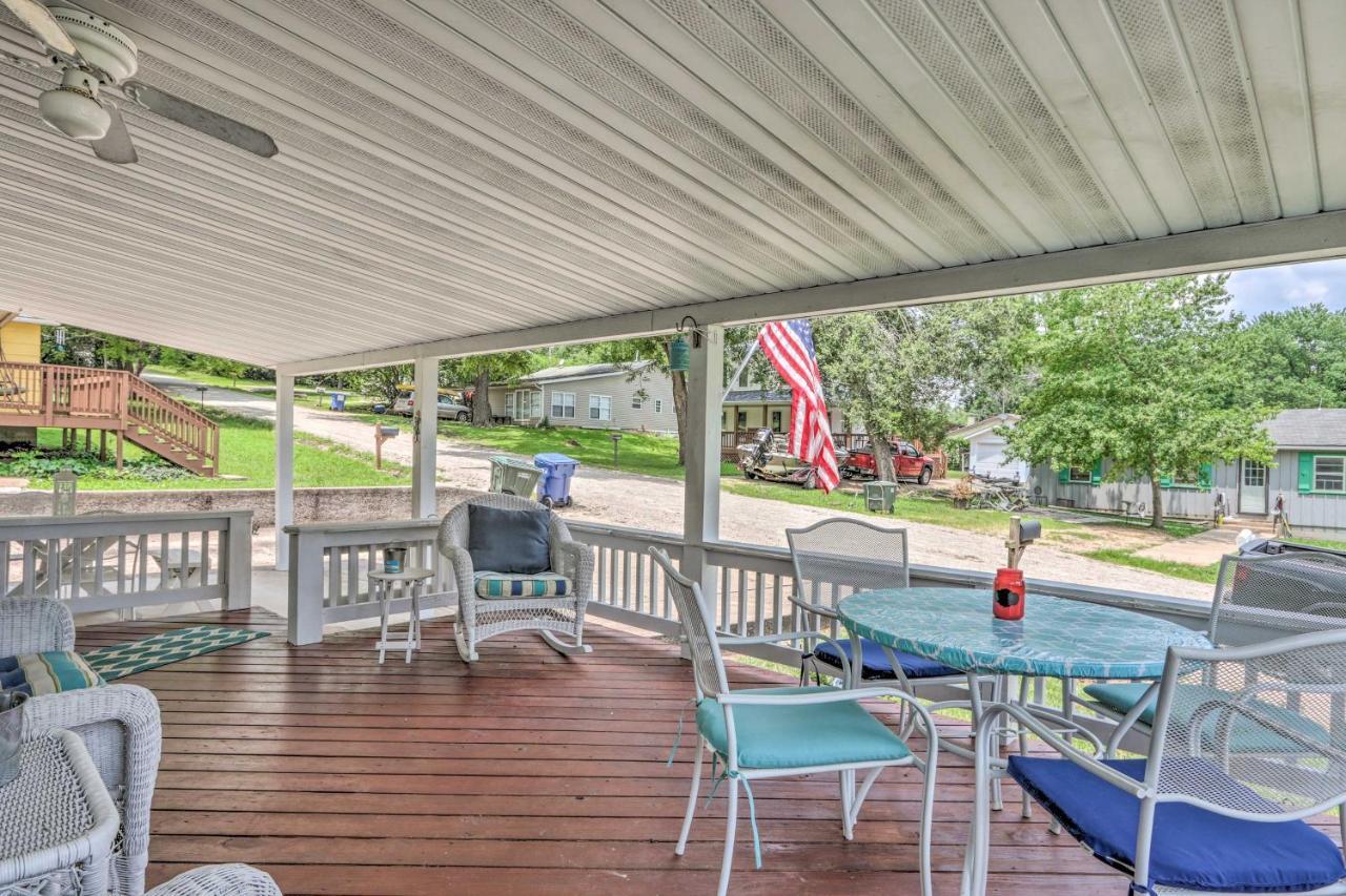 Cheerful Camdenton Cottage Steps To Lake! Exterior photo